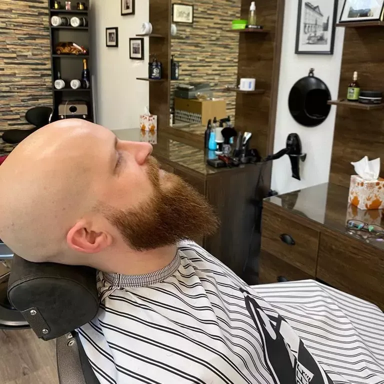 Trendiger Kurzhaarschnitt mit strukturierter Oberfläche