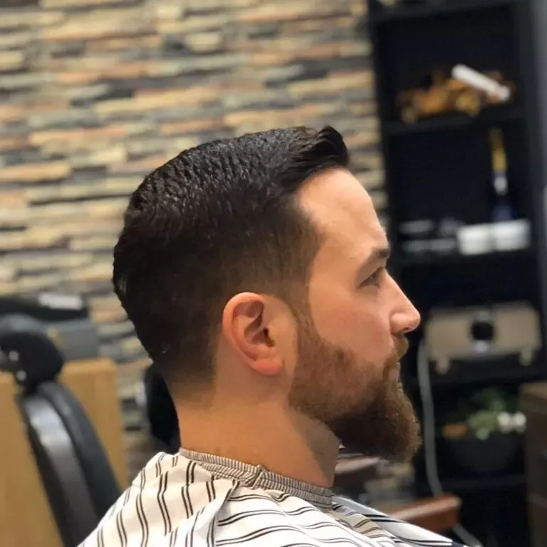 Voluminöser Haarschnitt mit natürlicher Bewegung